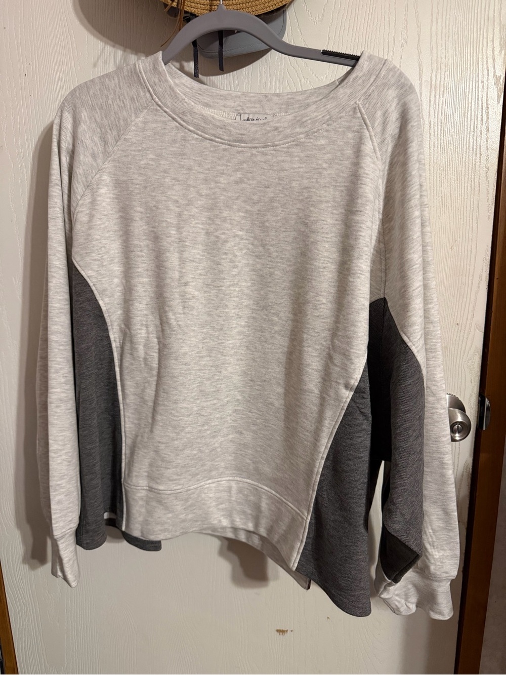 NWOT White Birch Colorblock Asymmetric Crewneck Sweatshirt Grey XL